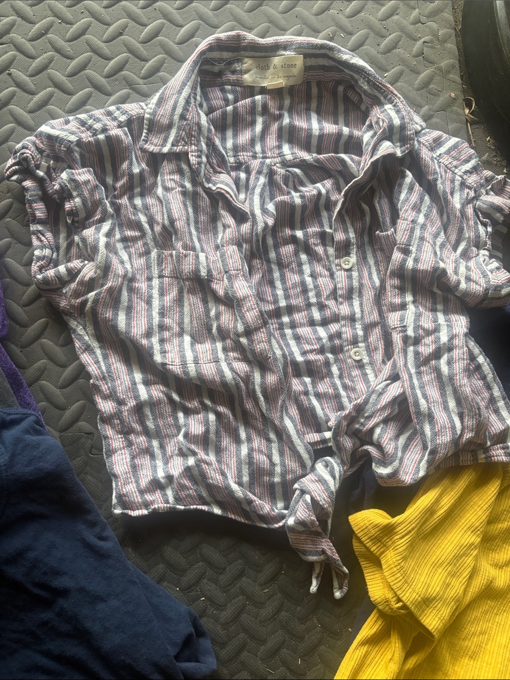 Mixed Casual Tops Bundle Small Cloth & Stone Hanes Old Navy Fruit of the Loom - Picture 2 of 4